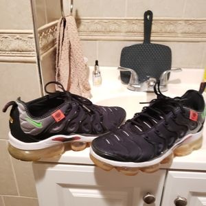 Nike air vapormax size 9 men's black and grey